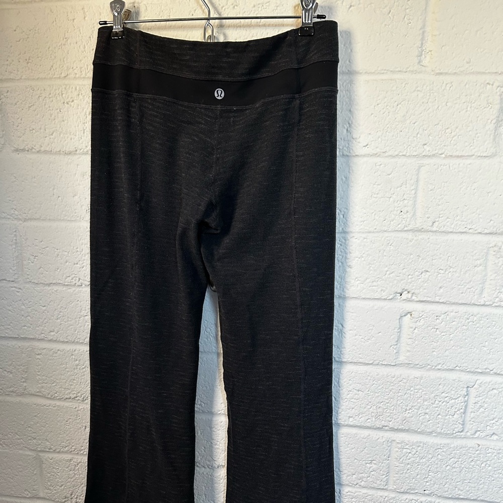 Lululemon straight legged leggings  black and grey 6